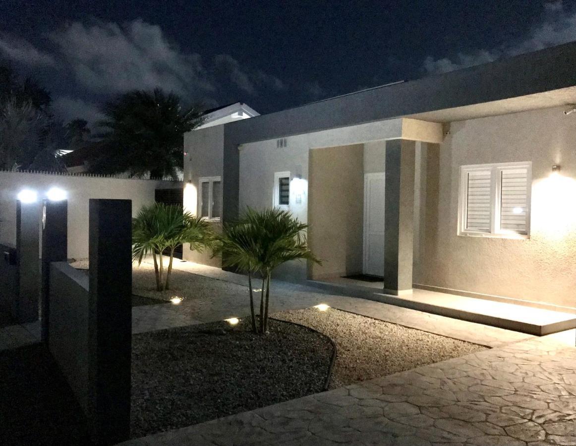 Beautiful Luxury Villa With Private Pool Palm Beach Exteriör bild